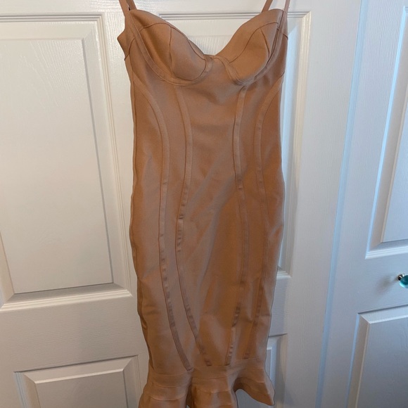 Boohoo PETITE BANDAGE FRILL HEM MIDI DRESS - Picture 3 of 5